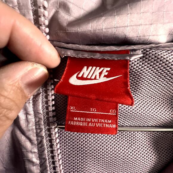 NikeWomans Sportswear Hooded Wind Runner Jacket, 2 Toned Purple Plum Size: XL - Picture 4 of 14